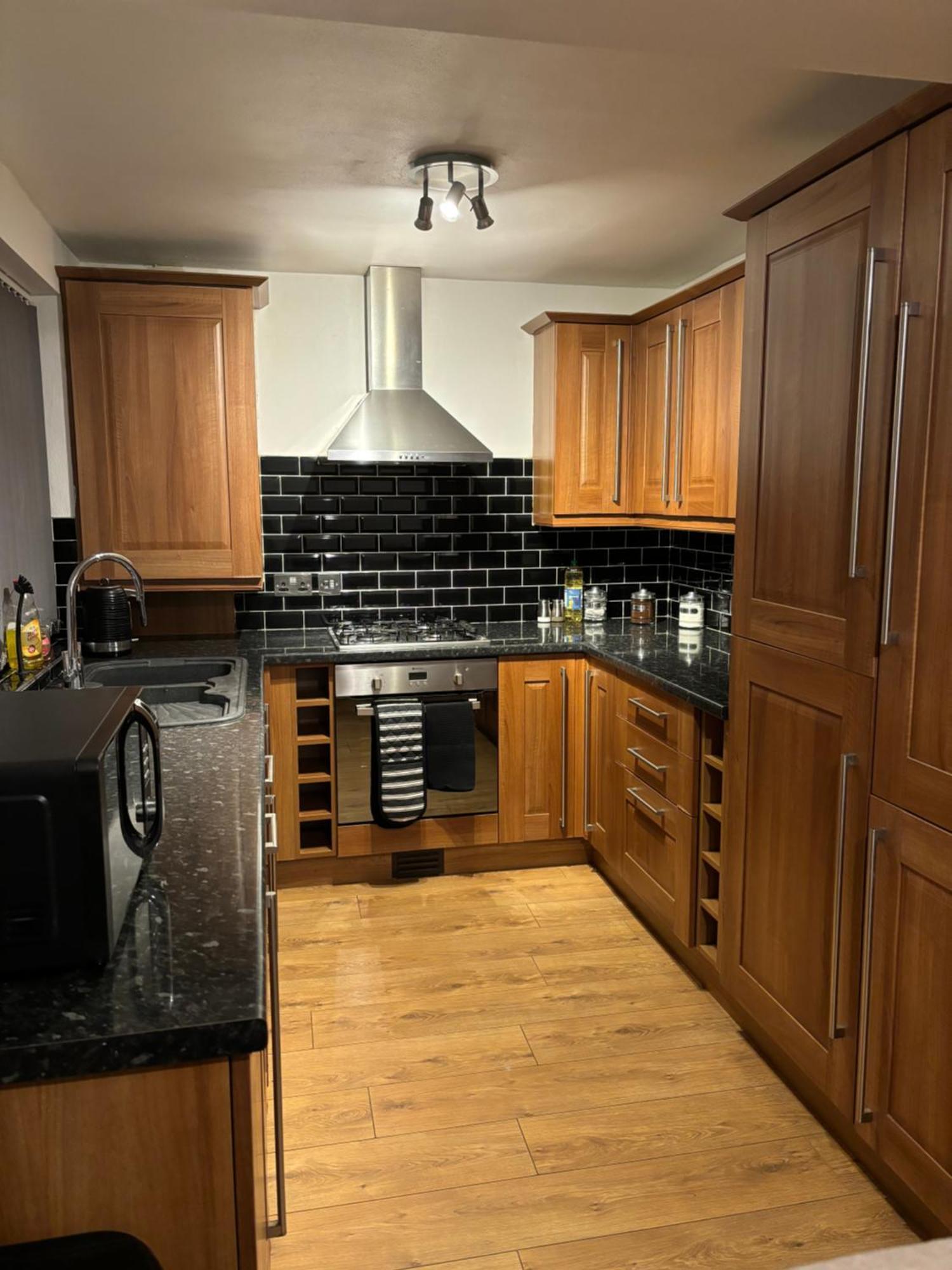 Cozy 3 Bed Home In Halifax With Secure Parking - Long & Short Stays Welcome! Εξωτερικό φωτογραφία